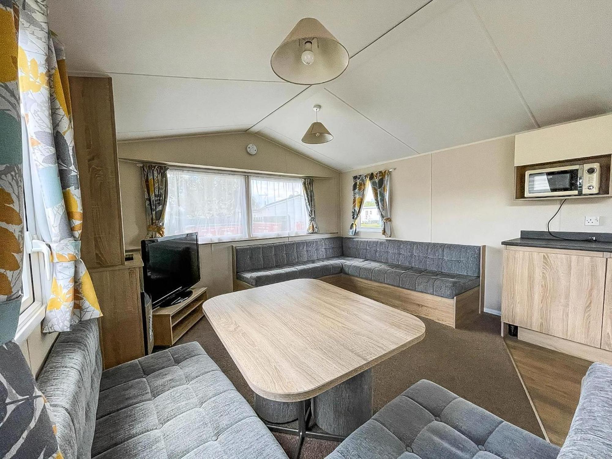 Great 6 Berth Caravan Nearby The Beach In Walton-On-The-Naze Ref 17181X מראה חיצוני תמונה